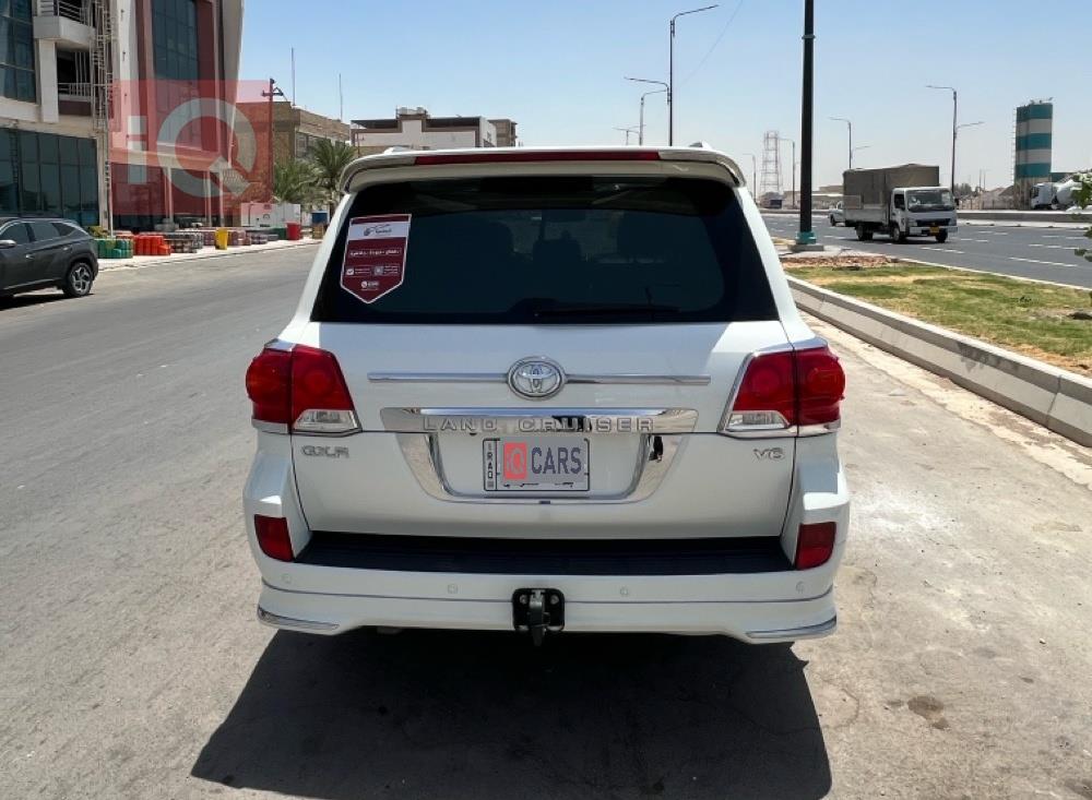 تۆیۆتا لاند کروزەر